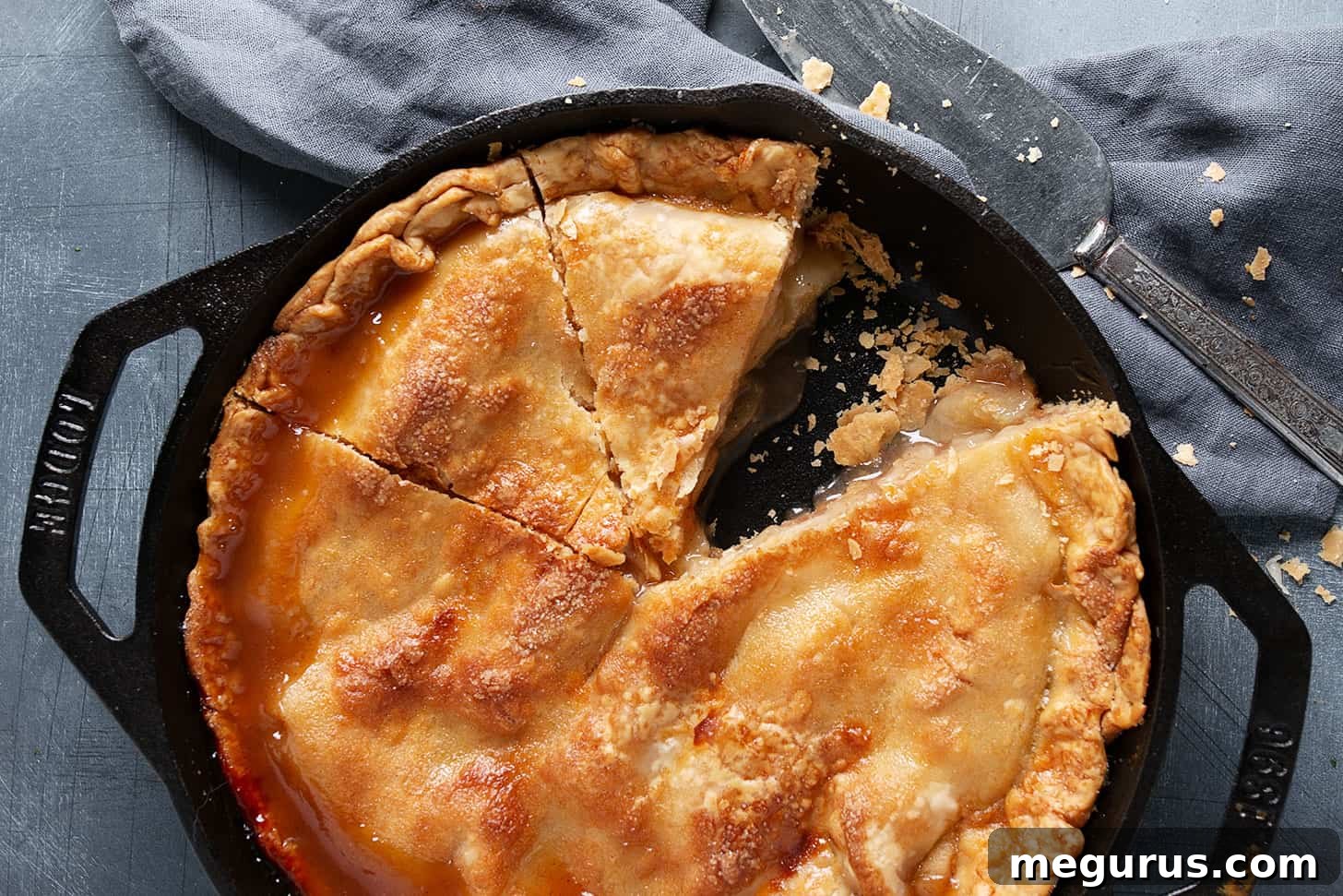 brown sugar peach pie in a cast iron skillet