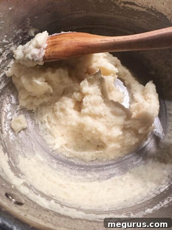 The finished, smooth parsnip purée in the saucepan.